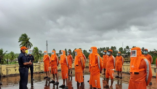 Cyclone Burevi weakens into deep depression, to cross Tamil Nadu coast by tomorrow morning: IMD Cyclone Burevi weakens into deep depression, to cross Tamil Nadu coast by tomorrow morning: IMD
