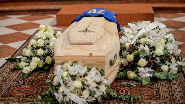 1982 World Cup hero Paolo Rossi laid to rest in Vicenza; Roberto Baggio, Paolo Maldini attend funeral