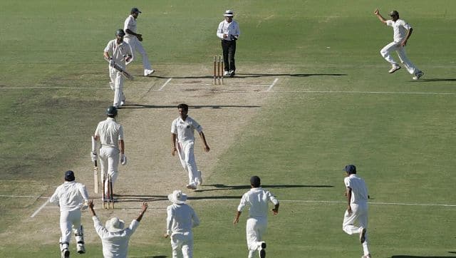 India’s captain Anil Kumble (R) celebrates Australia’s last wicket of Shaun Tait with teammates during day four of the third Test match between India and Australia at the WACA stadium in Perth, 19 January 2008. AFP 