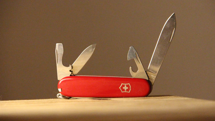 Top 4 multi utility army knives Top 4 multi utility army knives