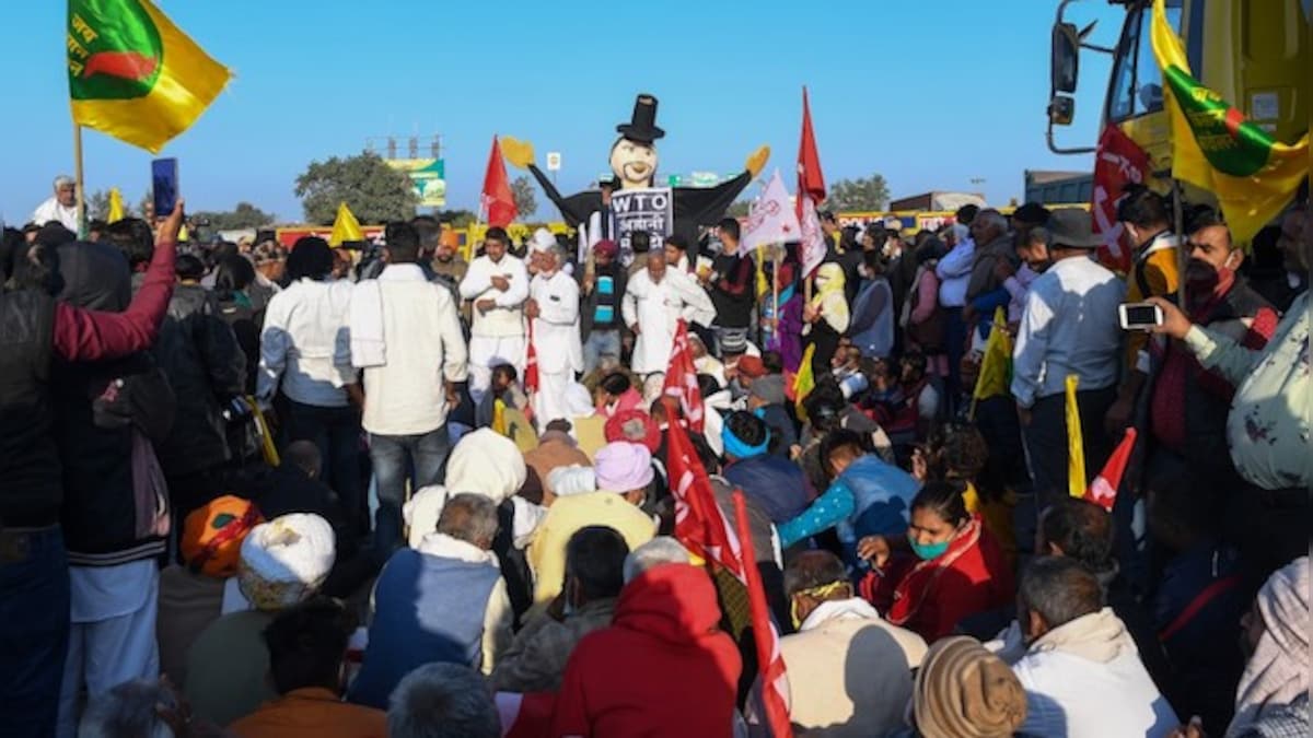 Hundreds of farmers continue to protest at UP Gate, ignore Ghaziabad administration’s ultimatum to vacate