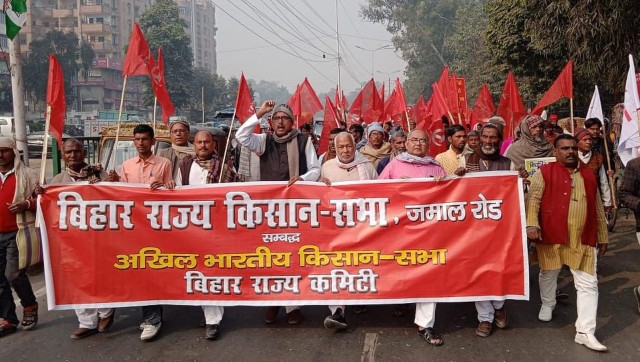 Several injured as Bihar Police lathi-charge farm law protesters during march on Patna's Raj Bhavan Several injured as Bihar Police lathi-charge farm law protesters during march on Patna's Raj Bhavan