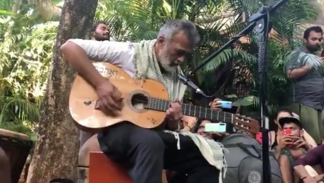 Watch: Lucky Ali does impromptu unplugged performance of '90s hit 'O Sanam' in Goa Watch: Lucky Ali does impromptu unplugged performance of '90s hit 'O Sanam' in Goa