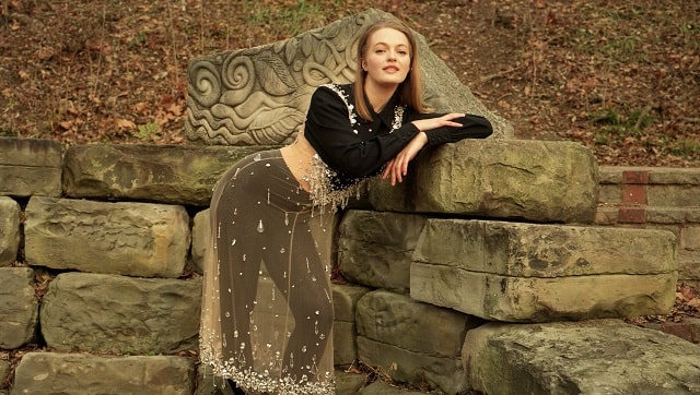 The Prom breakout star Jo Ellen Pellman hopes queer people believe they have a 'happy ending' like her Netflix film The Prom breakout star Jo Ellen Pellman hopes queer people believe they have a 'happy ending' like her Netflix film