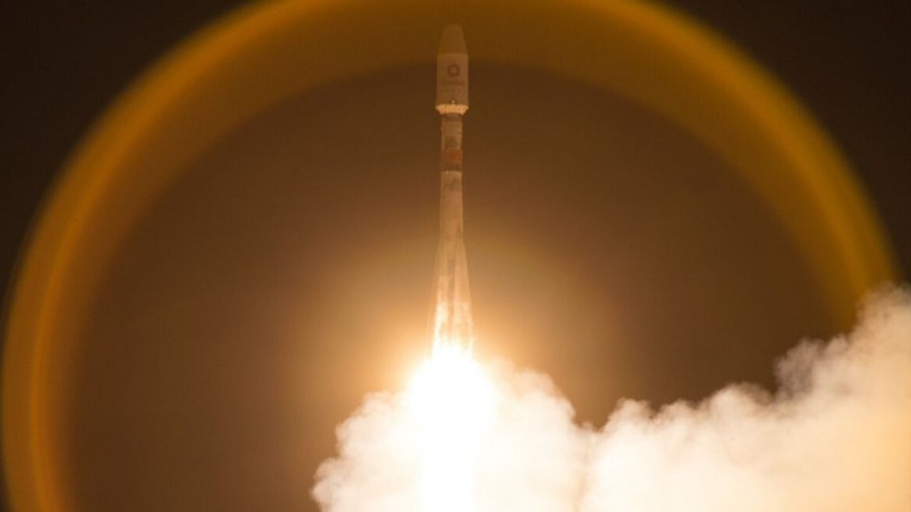 Bharti to invest an additional Rs 3,700 crore into OneWeb; to become the largest shareholder Bharti to invest an additional Rs 3,700 crore into OneWeb; to become the largest shareholder