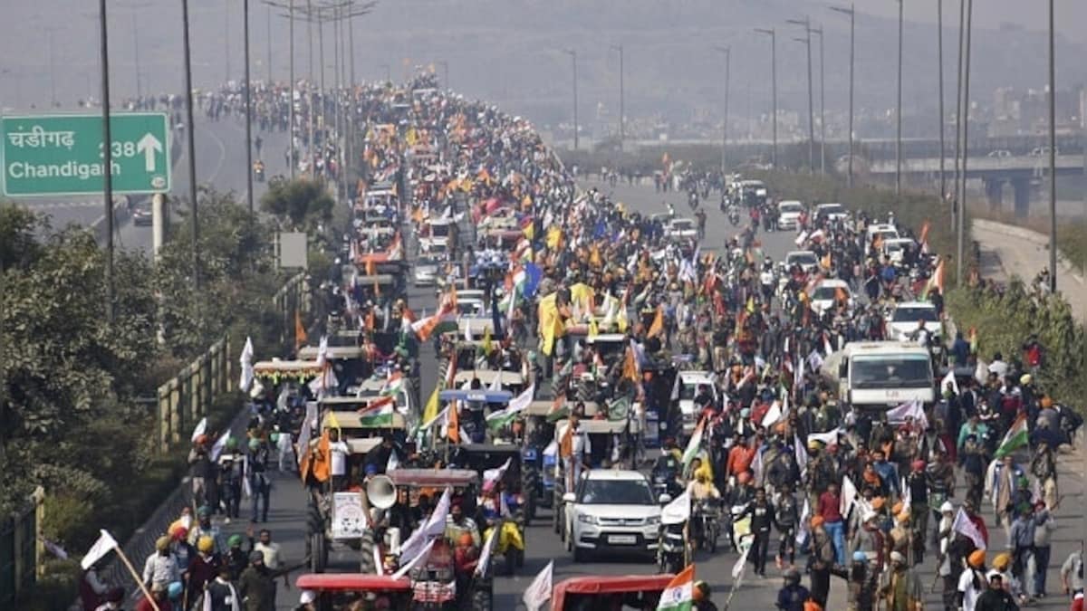 Farmers' tractor rally: Violence in Delhi kills one as section of protesters storm Red Fort; 86 cops, over 1,000 agrarians injured