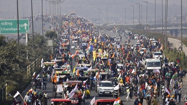 Farmers' tractor rally: Violence in Delhi kills one as section of protesters storm Red Fort; 86 cops, over 1,000 agrarians injured Farmers' tractor rally: Violence in Delhi kills one as section of protesters storm Red Fort; 86 cops, over 1,000 agrarians injured