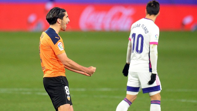 LaLiga: Valencia edge Valladolid to end eight-game winless streak; Cadiz beat 10-man Alaves LaLiga: Valencia edge Valladolid to end eight-game winless streak; Cadiz beat 10-man Alaves