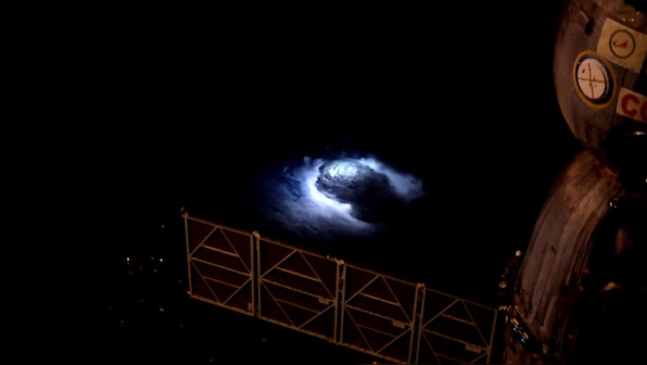 Captivating 'blue jets', 'elves' spotted over Pacific Ocean by observatory at space station