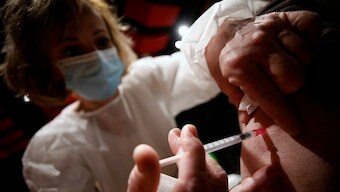 France shuts borders to non-EU countries to halt spread of new COVID-19 variants