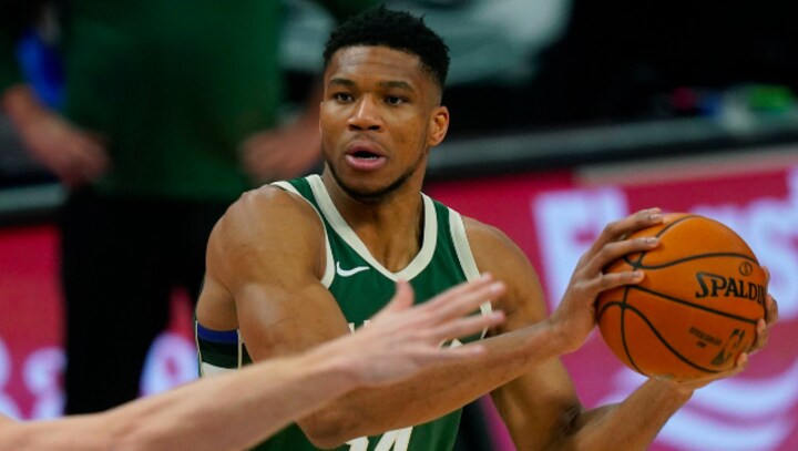 NBA: Giannis Antetokounmpo's 31 points helps Bucks beat Mavericks; LeBron James stars in Lakers win