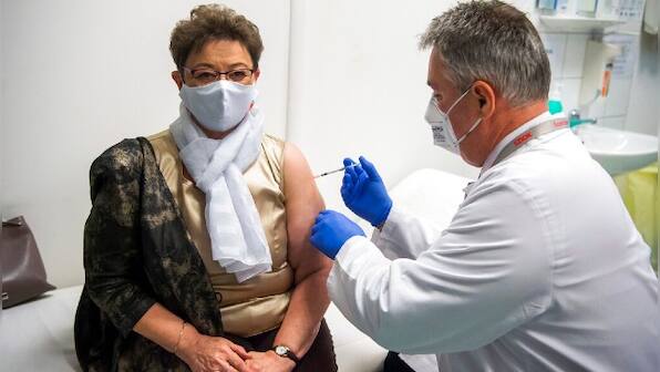 COVID-19: US agencies recommend pause on use of J&J's vaccine over reports of blood clots
