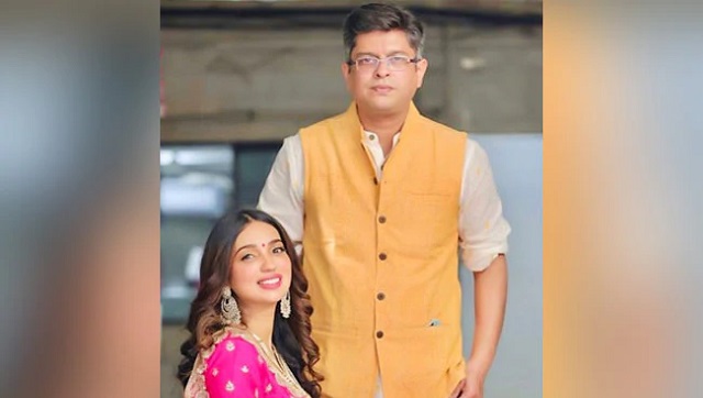 Writers Kanika Dhillon, Himanshu Sharma marry in intimate ceremony, share pictures on Instagram Writers Kanika Dhillon, Himanshu Sharma marry in intimate ceremony, share pictures on Instagram