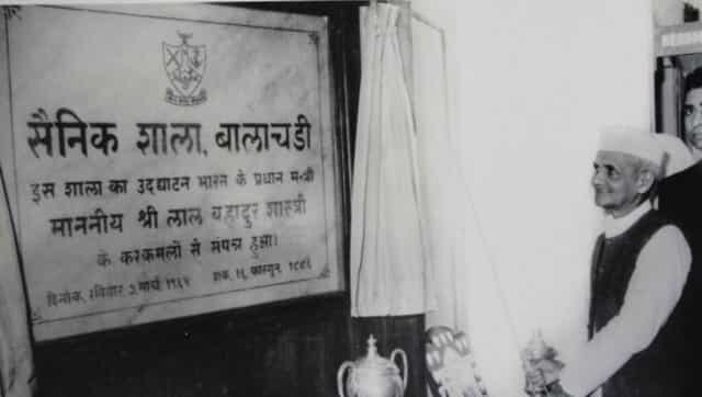Lal Bahadur Shastri birth anniversary: Political leaders commemorate ex-PM who coined slogan of 'Jai Jawan Jai Kisan' Lal Bahadur Shastri birth anniversary: Political leaders commemorate ex-PM who coined slogan of 'Jai Jawan Jai Kisan'