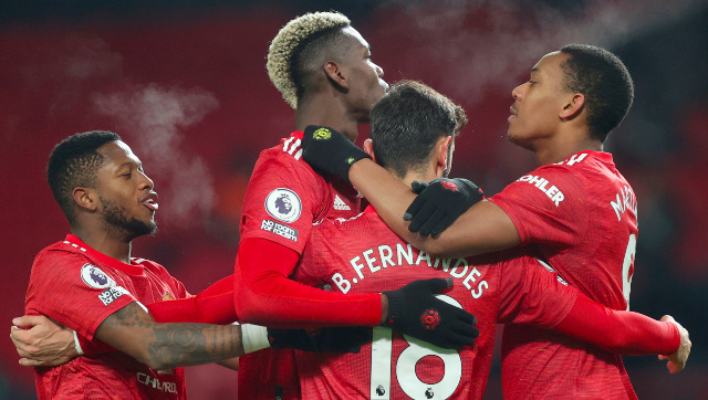 Premier League: Manchester United go level with Liverpool after Aston Villa win; West Ham beat Everton Premier League: Manchester United go level with Liverpool after Aston Villa win; West Ham beat Everton