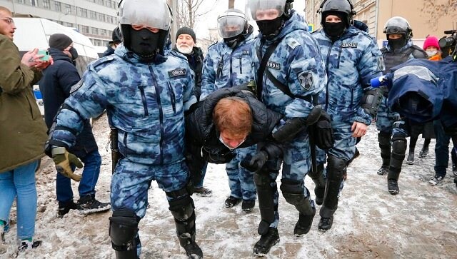 Russian Police detain over 1,600 protesters who demanded Opposition leader Alexei Navalny's release