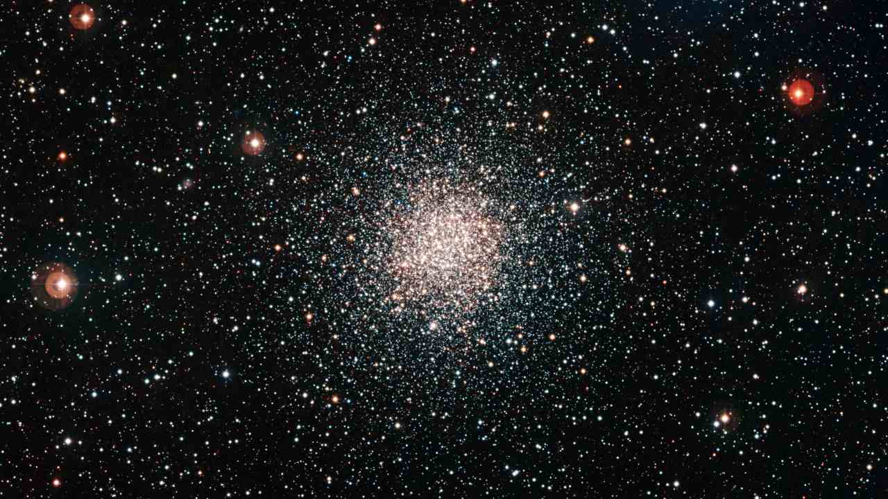 Astrosat satellite spots 'dinosaurs of the universe' globular star cluster: Dept of Sci-tech Astrosat satellite spots 'dinosaurs of the universe' globular star cluster: Dept of Sci-tech