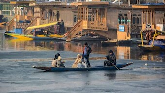 Kashmir: Government to boost tourism by installing 'Srinagar Eye' in Dal Lake
