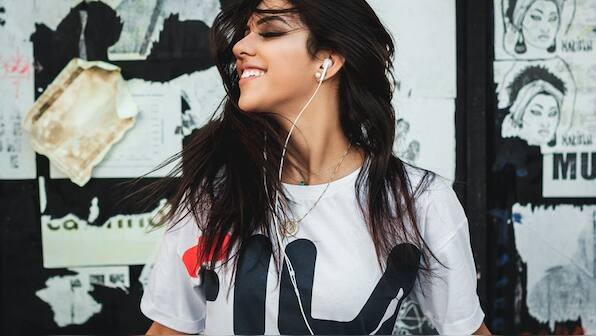 Enjoy quality audio with these headphones with a mic