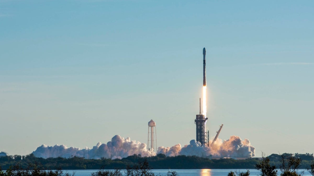 SpaceX launches its first batch of 60 Starlink satellites for the new year