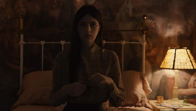 Nell Tiger Free in Servant
