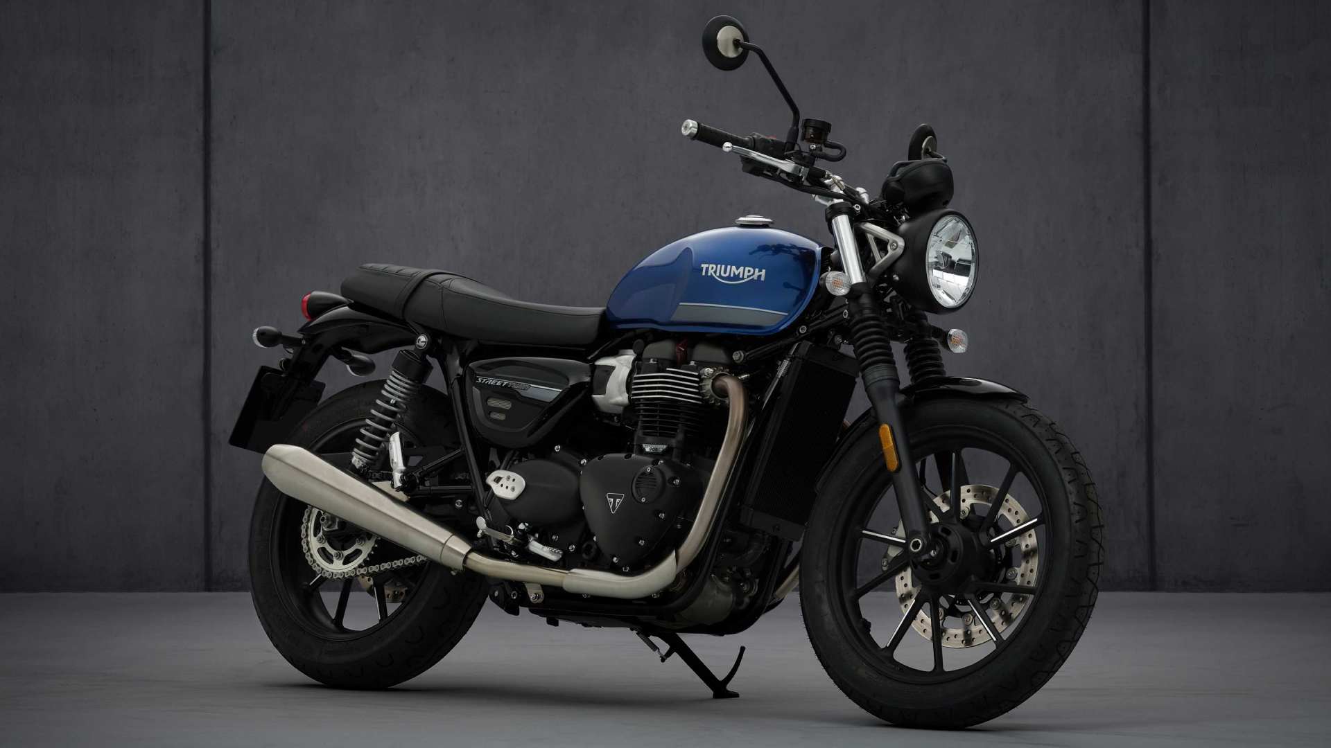 Cast aluminium wheels and a new seat are key additions for the 2021 Triumph Street Twin. Image: Triumph Motorcycles