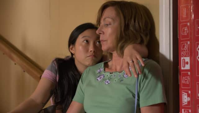 Awkwafina (L) as Mina