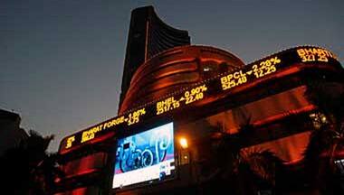 Sensex extends losses amid global weakness; HDFC twins drag, SBI, Powergird among top gainers