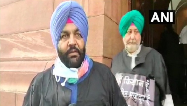 Union Budget 2021: In solidarity with protesting farmers, Punjab Congress MPs don black robes in Lok Sabha Union Budget 2021: In solidarity with protesting farmers, Punjab Congress MPs don black robes in Lok Sabha
