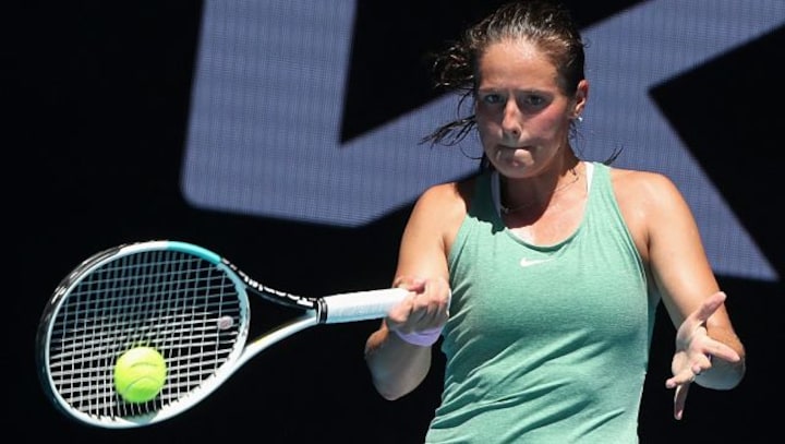 Daria Kasatkina battles past Marie Bouzkova to win WTA Phillip Island Trophy