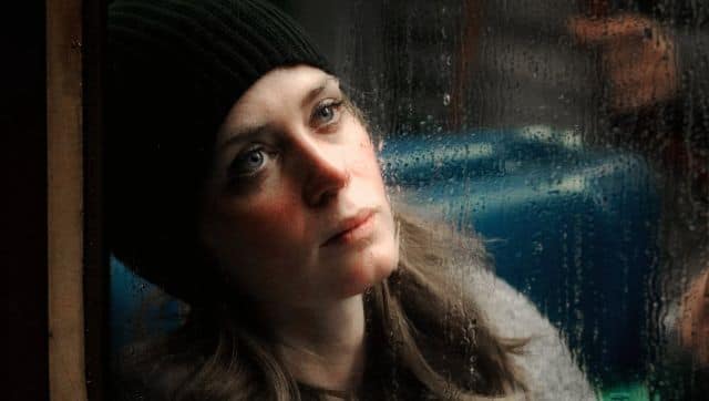 Emily Blunt in The Girl on the Train. Twitter @badpostblunt