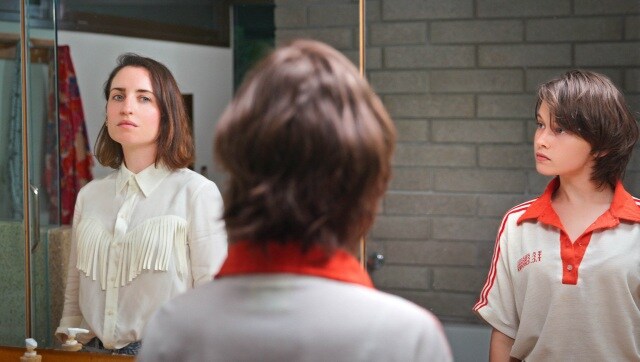 Zoe Lister-Jones and Cailee Spaeny appear in How it Ends by Daryl Wein and Zoe Lister-Jones, an official selection of the Premieres section at the 2021 Sundance Film Festival. Courtesy of Sundance Institute | photo by Daryl Wein. All photos are copyrighted and may be used by press only for the purpose of news or editorial coverage of Sundance Institute programs. Photos must be accompanied by a credit to the photographer and/or ‘Courtesy of Sundance Institute.’ Unauthorized use, alteration, reproduction or sale of logos and/or photos is strictly prohibited.