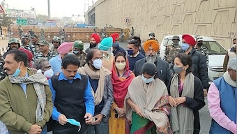 Farmers' stir: Team of 15 Opposition MPs stopped from meeting protesters at Ghazipur border