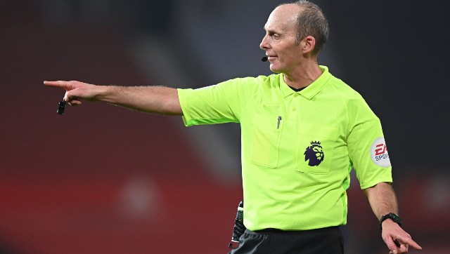 Premier League: Referee Mike Dean not to officiate in upcoming weekend after family receives online death threats Premier League: Referee Mike Dean not to officiate in upcoming weekend after family receives online death threats