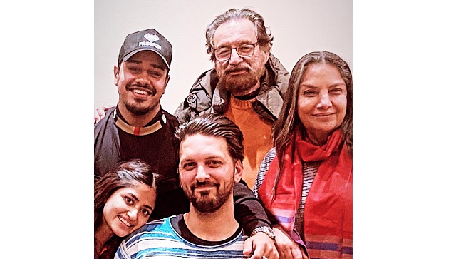 Shekhar Kapur wraps up filming Emma Thompson, Shabana Azmi-starrer What's Love Got To Do With It? Shekhar Kapur wraps up filming Emma Thompson, Shabana Azmi-starrer What's Love Got To Do With It?