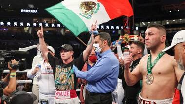 Saul 'Canelo' Alvarez outclasses Avni Yildirim to retain WBC, WBA super middleweight titles by knockout