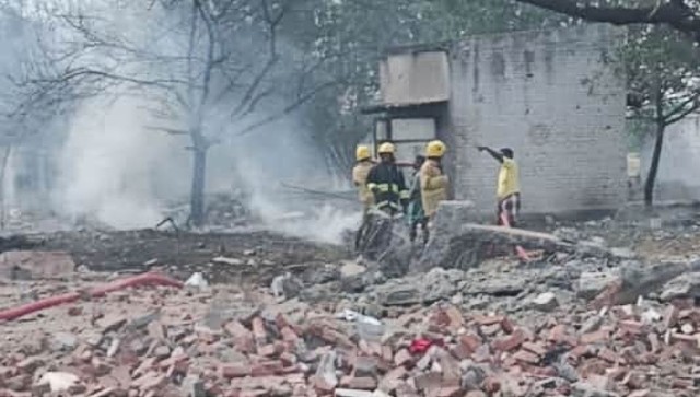 Explosion at Tamil Nadu fireworks unit kills 15, injures over 30; PM, CM express grief, announce ex-gratia Explosion at Tamil Nadu fireworks unit kills 15, injures over 30; PM, CM express grief, announce ex-gratia