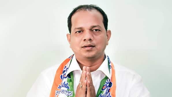 West Bengal minister Jakir Hossain seriously injured in bomb attack in Murshidabad