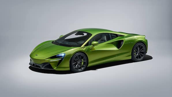 McLaren Artura revealed as the brand’s first plug-in hybrid supercar, makes a combined 680 hp