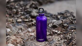 Smart water bottles for maintaining temperature consistency