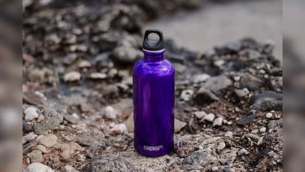 Smart water bottles for maintaining temperature consistency