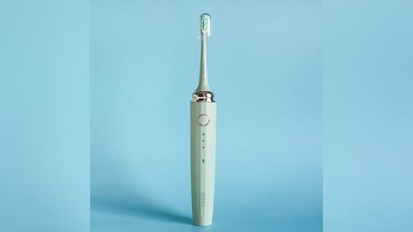 Start your mornings in a clean and hygienic way with these electric toothbrushes