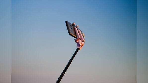 Get the best shot every time with these selfie sticks under 1000
