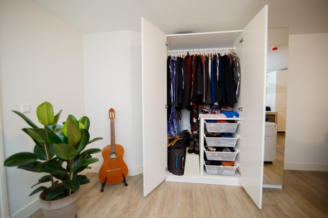 Foldable children's wardrobe to store their clothes and playthings Foldable children's wardrobe to store their clothes and playthings