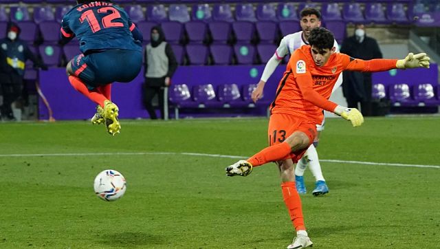 LaLiga: Sevilla's goalkeeper Bono scores 94th minute equaliser to rescue draw at Valladolid LaLiga: Sevilla's goalkeeper Bono scores 94th minute equaliser to rescue draw at Valladolid