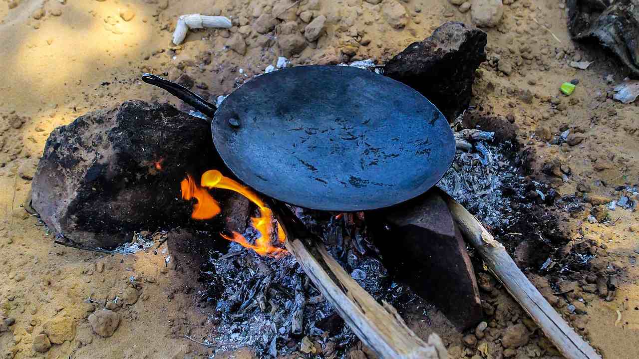 Clean cooking fuel unavailable to most urban slums in states worst-hit by air pollution: CEEW report Clean cooking fuel unavailable to most urban slums in states worst-hit by air pollution: CEEW report