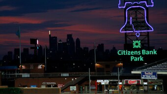 US state dim its lights to prevent migrating birds slamming into skyscrapers