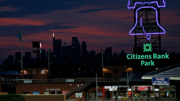 US state dim its lights to prevent migrating birds slamming into skyscrapers