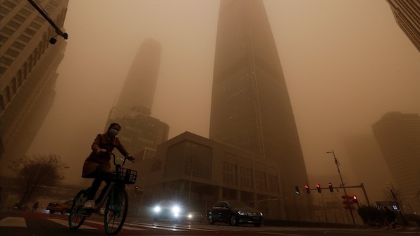 Yellow haze blind Beijing as it faces worst standstorm in a decade