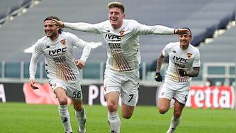 Serie A: Juventus' title hopes suffer blow after defeat to Benevento; AC Milan secure hard-fought win at Fiorentina